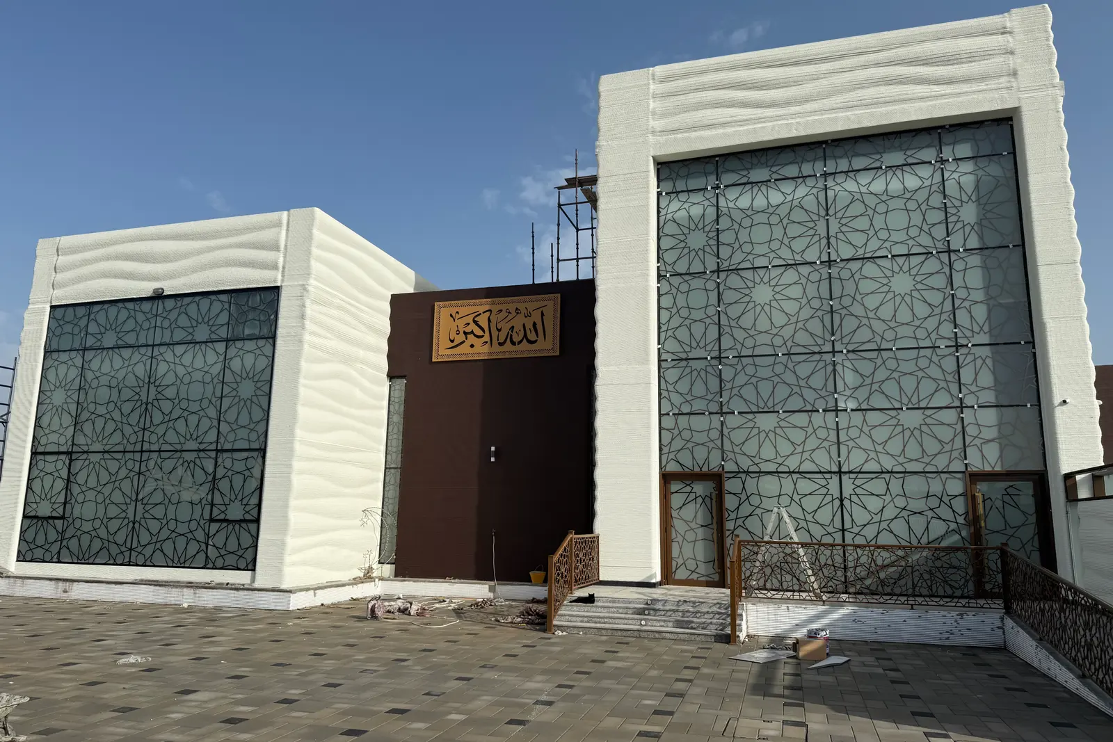 The finished entrance elevation of Saddiq Mosque, with the calligraphy panel between printed walls